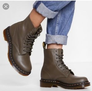 Dr.Marten Olive Pascal leather boots